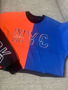 NWOT SPIRIT JERSEY NYC Graphic Long Sleeve Cropped Shirt in Orange/Blue, Small